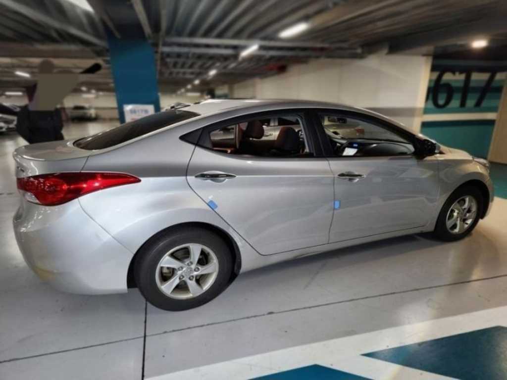 HYUNDAI Avante - Vista 4