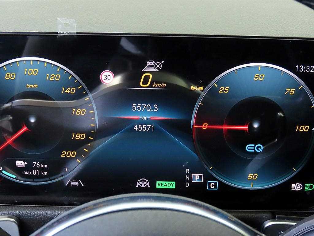 Mercedes Benz EQB - Vista 9