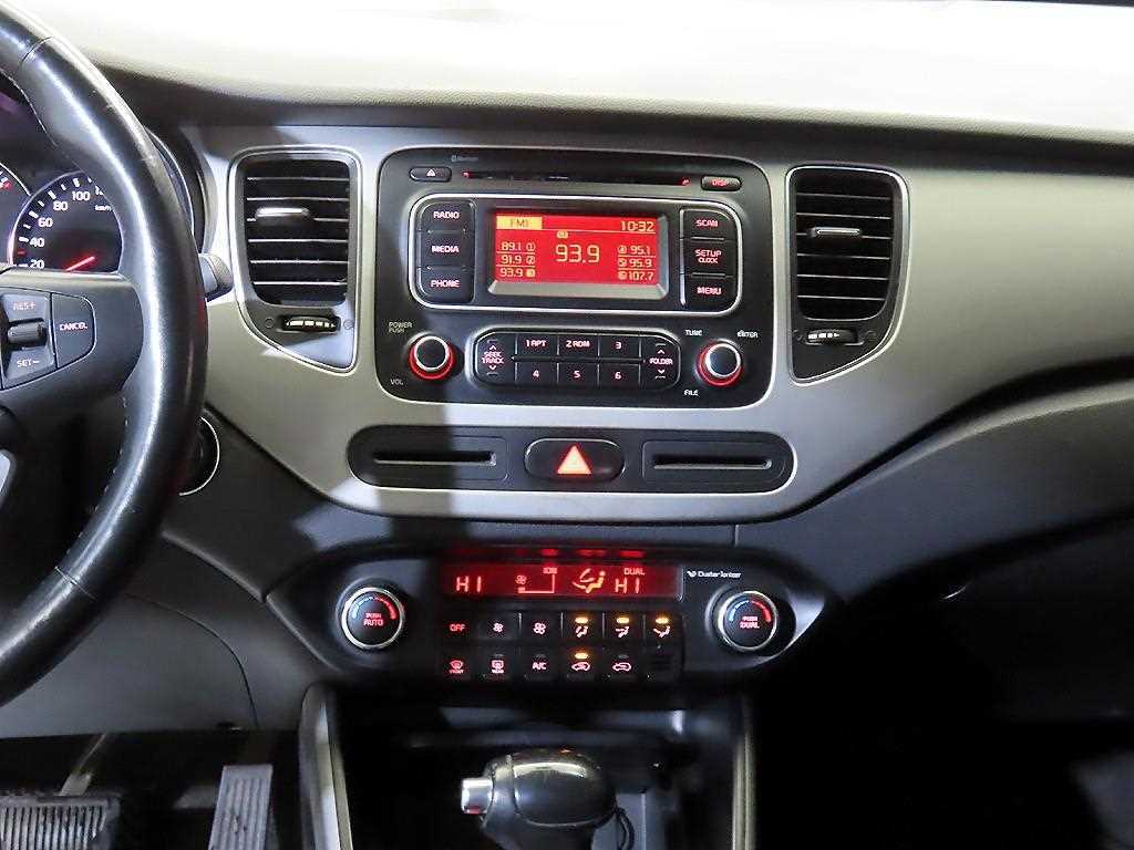 KIA Carens - Vista 11