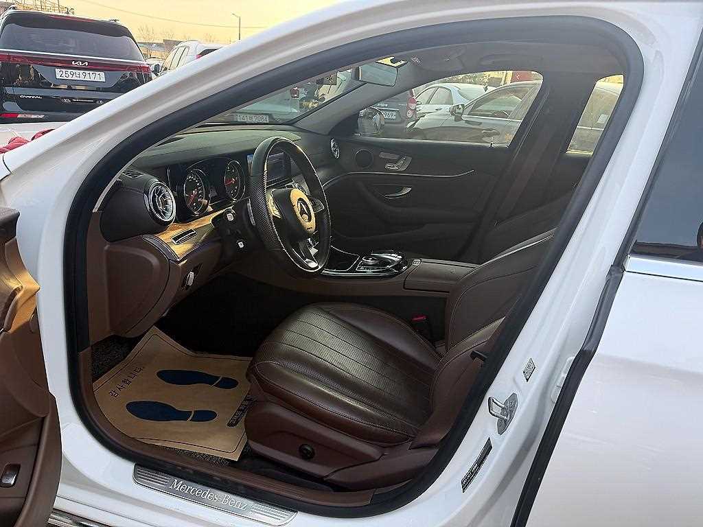 Mercedes Benz E class - Vista 6