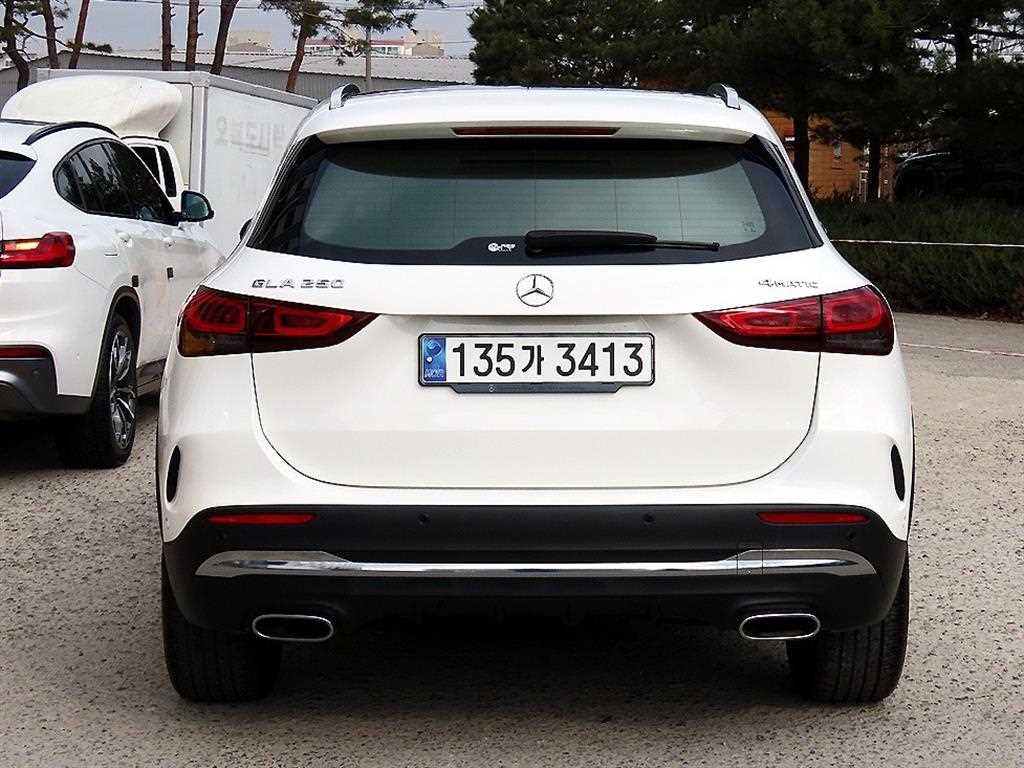 Mercedes Benz GLA Class - Vista 4
