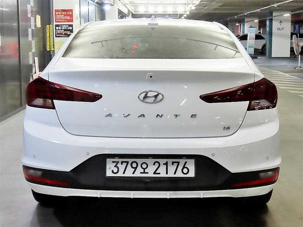 HYUNDAI Avante - Vista 4