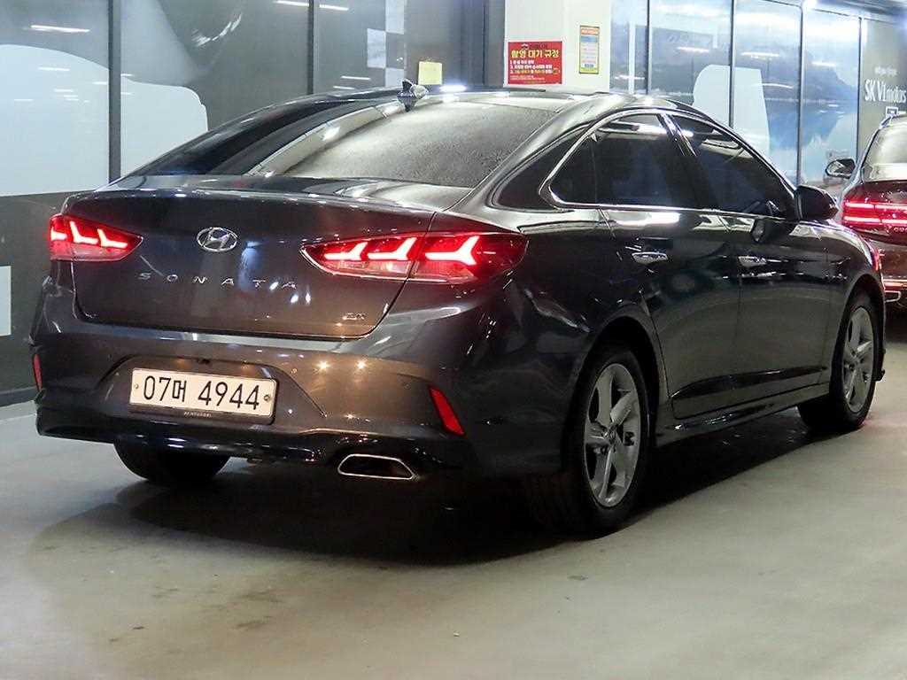 HYUNDAI Sonata - Vista 4