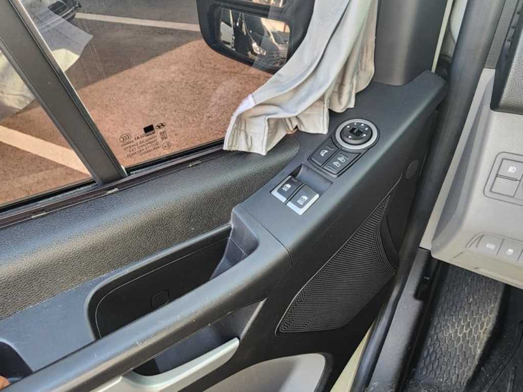 HYUNDAI Solati - Vista 11