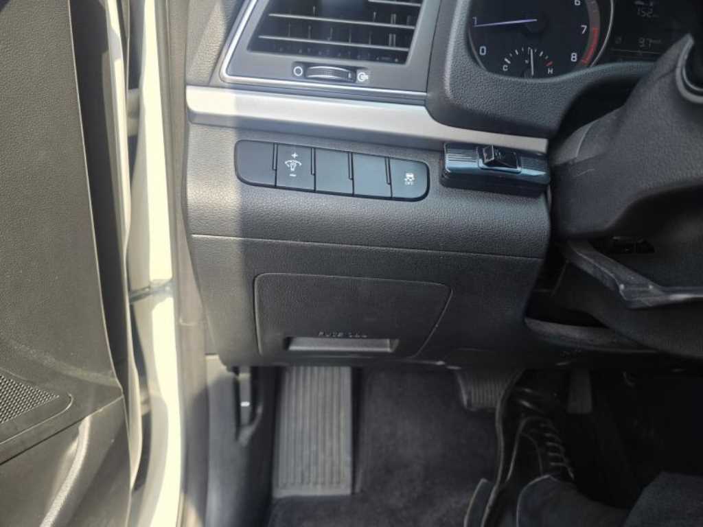 HYUNDAI Avante - Vista 10