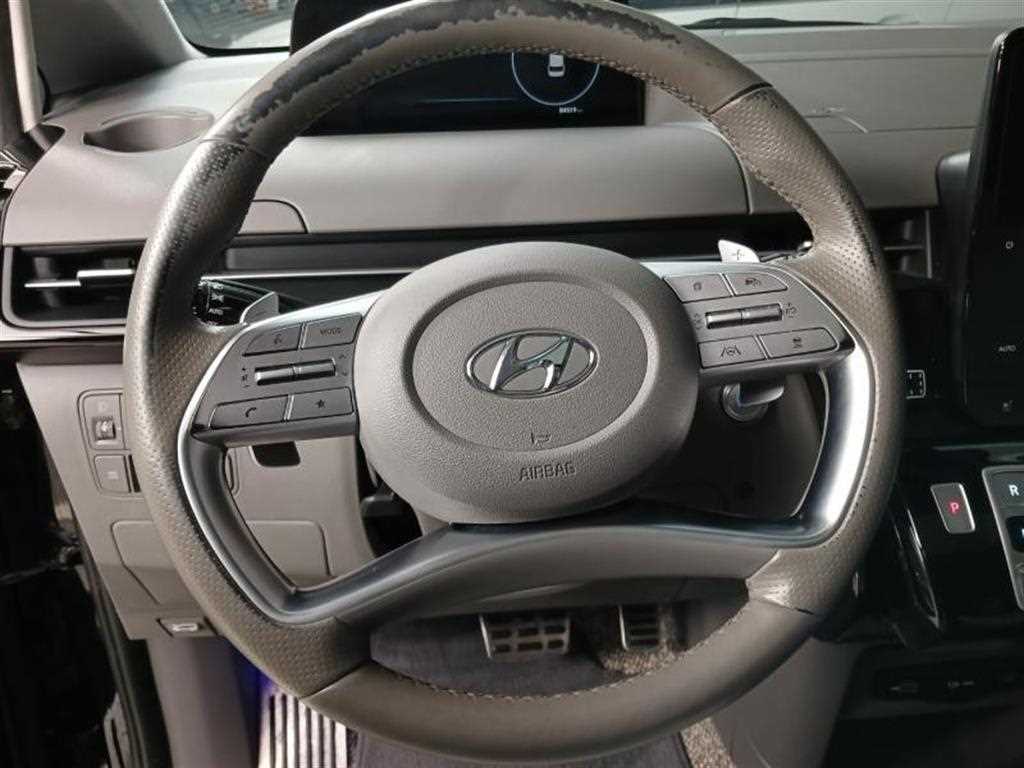 HYUNDAI Staria - Vista 11