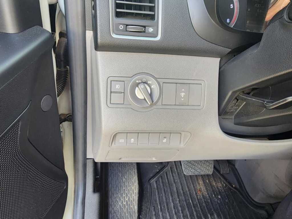 HYUNDAI Solati - Vista 12