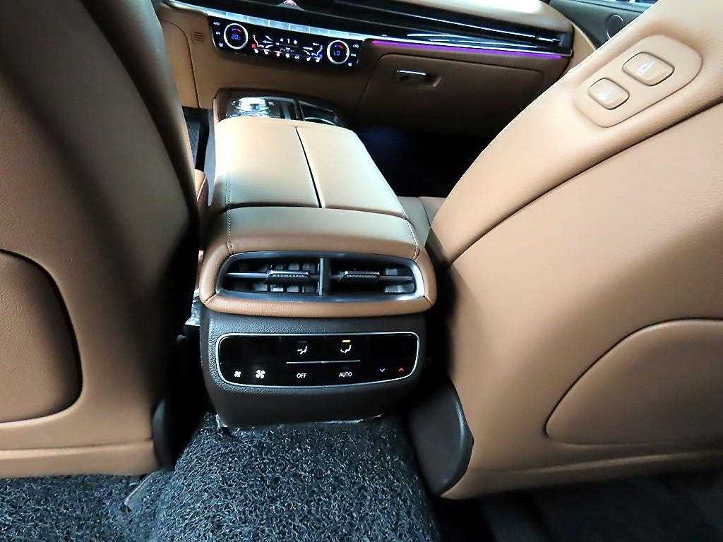 Genesis G80 - Vista 12