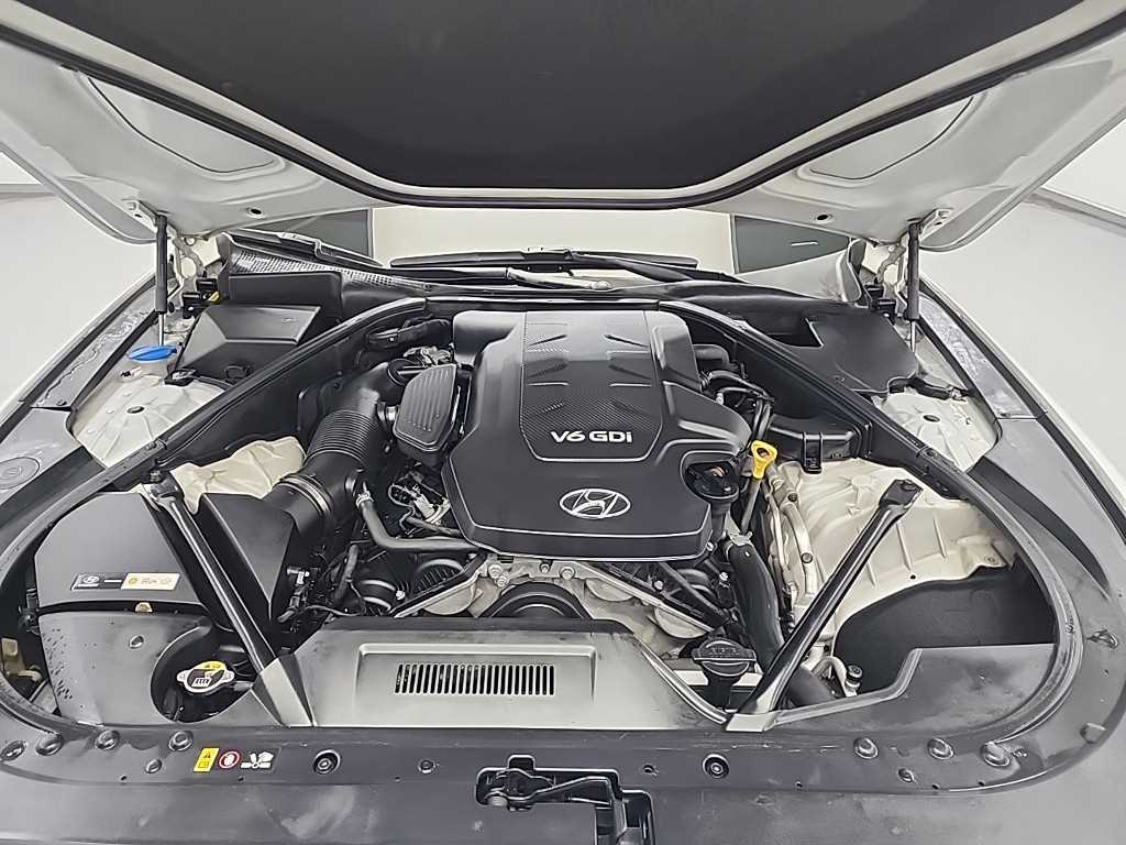 HYUNDAI Genesis - Vista 5