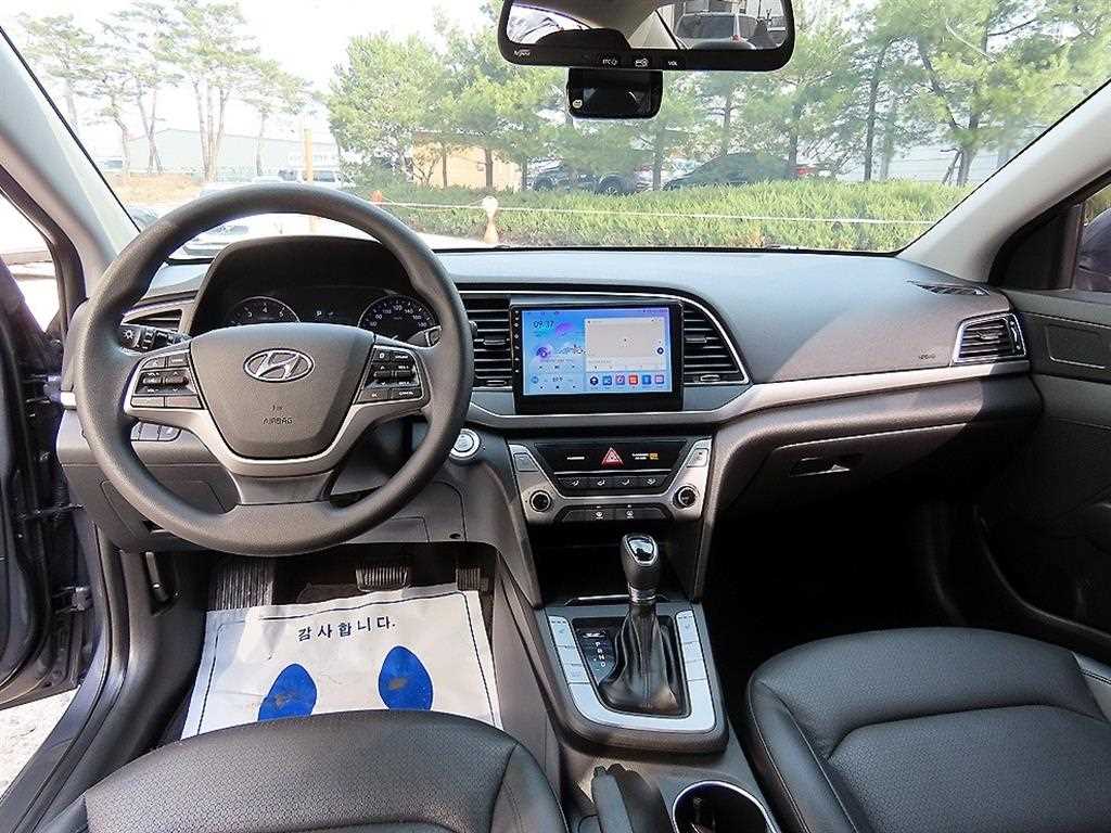 HYUNDAI Avante - Vista 7