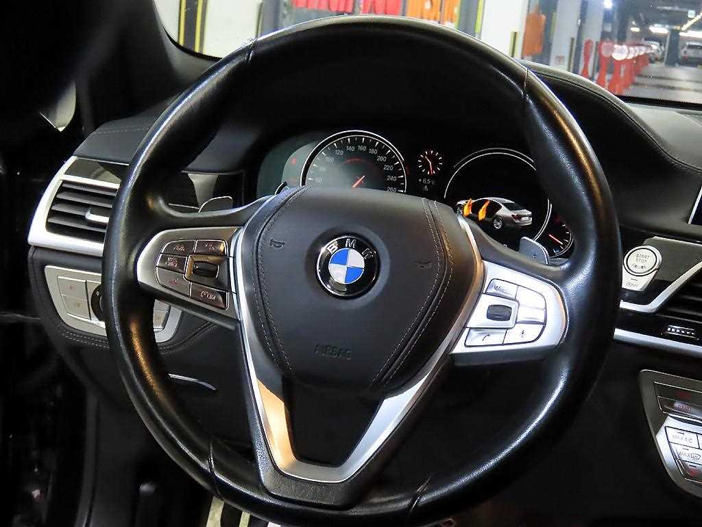 BMW 7 Series - Vista 8