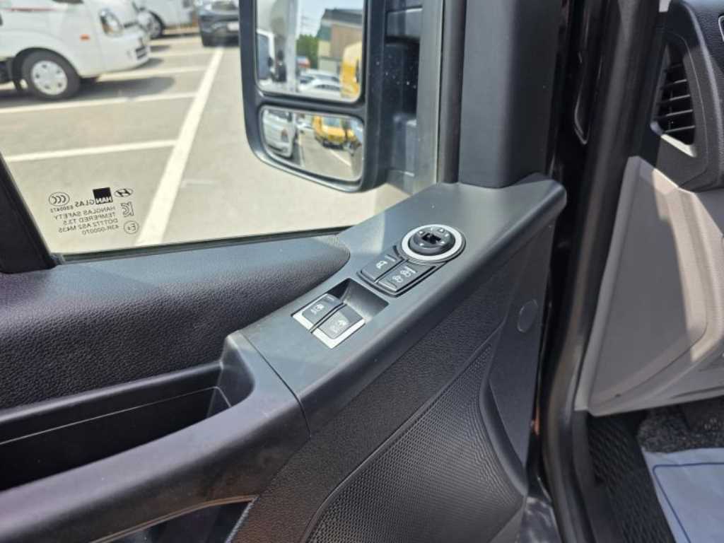 HYUNDAI Solati - Vista 11