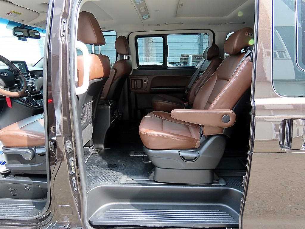 HYUNDAI Starex - Vista 6