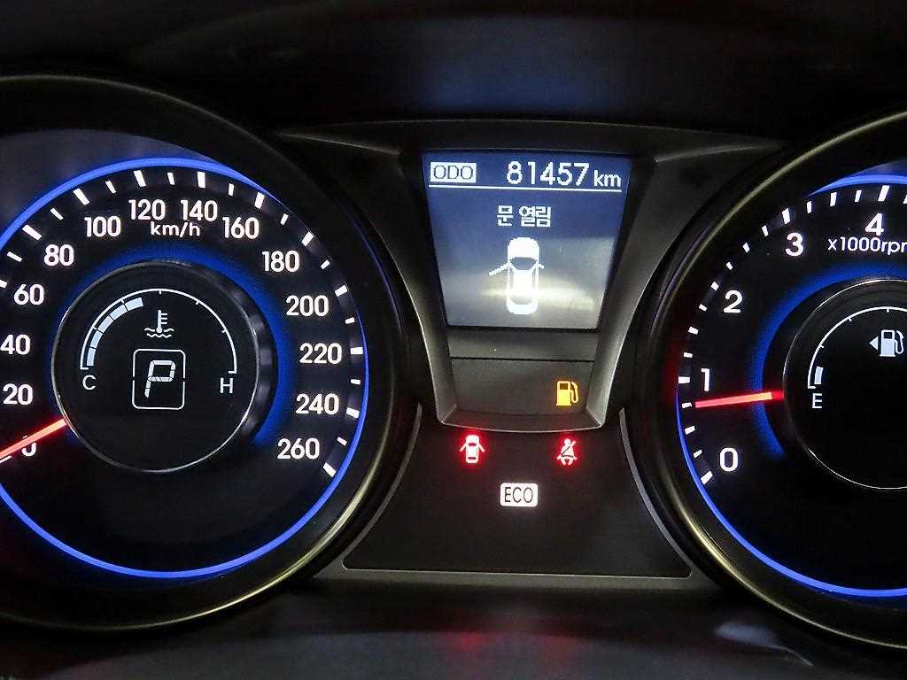 HYUNDAI Genesis - Vista 9