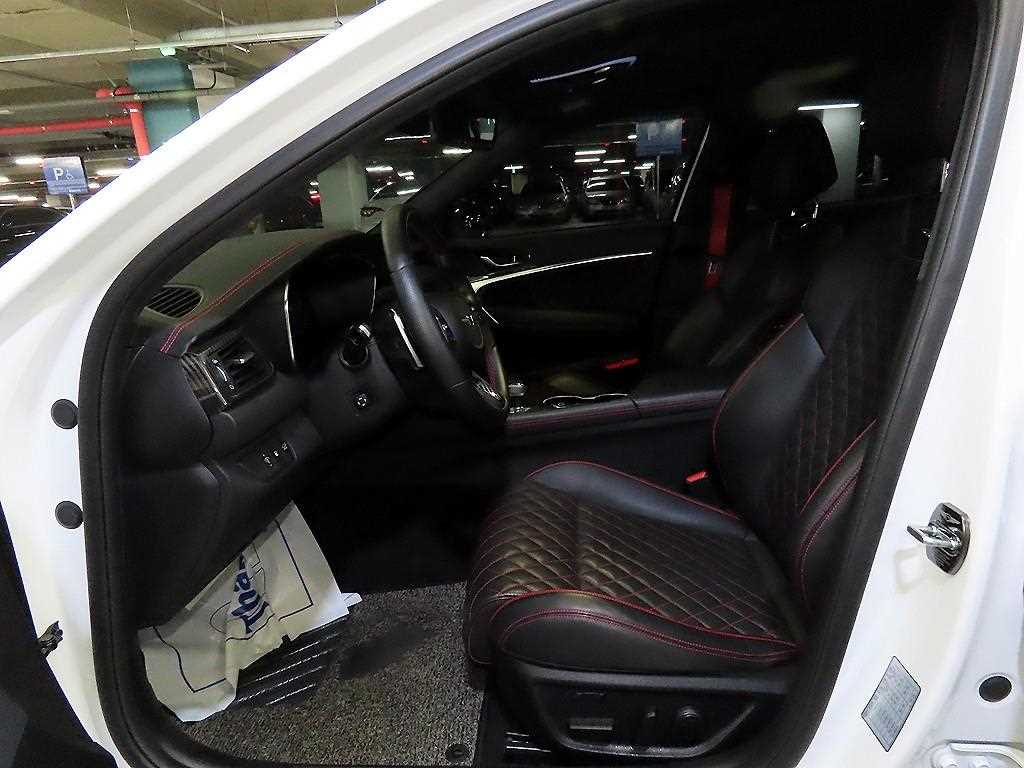 Genesis G70 - Vista 6