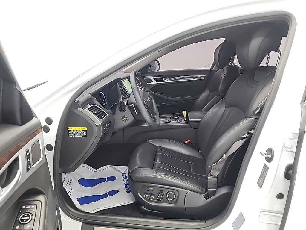 HYUNDAI Genesis - Vista 11