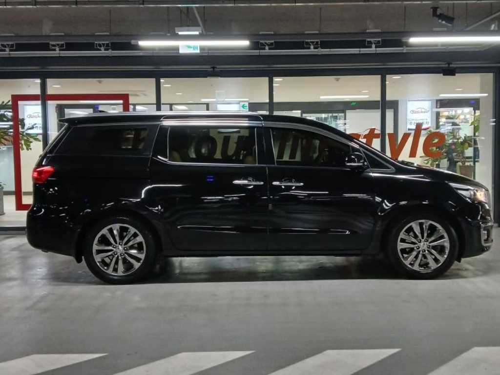 KIA Carnival - Vista 3