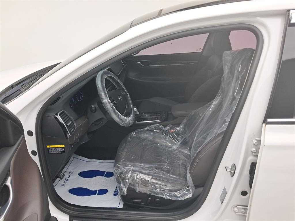 HYUNDAI Grandeur - Vista 11