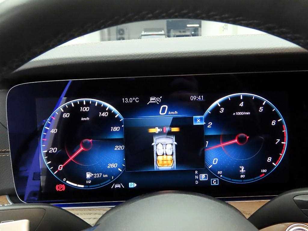 Mercedes Benz E class - Vista 5