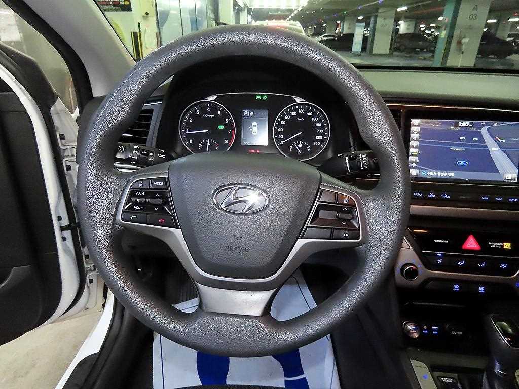 HYUNDAI Avante - Vista 8