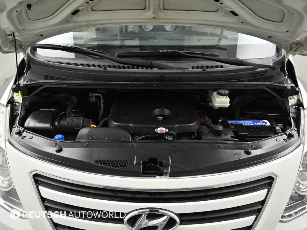 HYUNDAI Starex - Vista 6