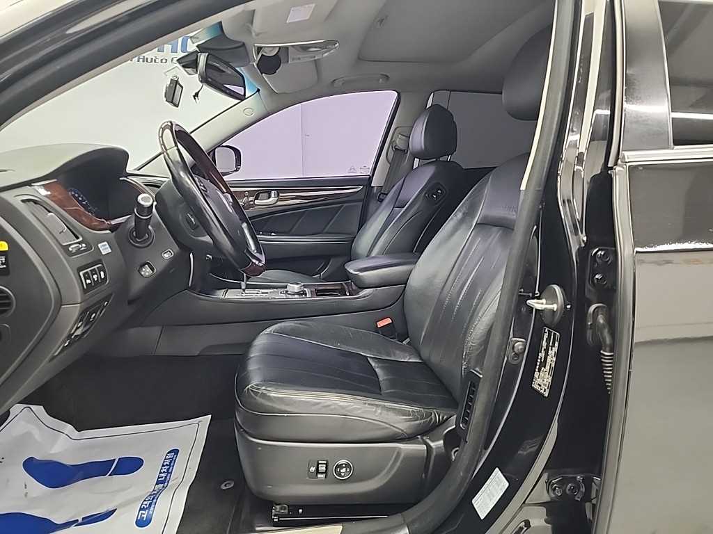 HYUNDAI Equus - Vista 11