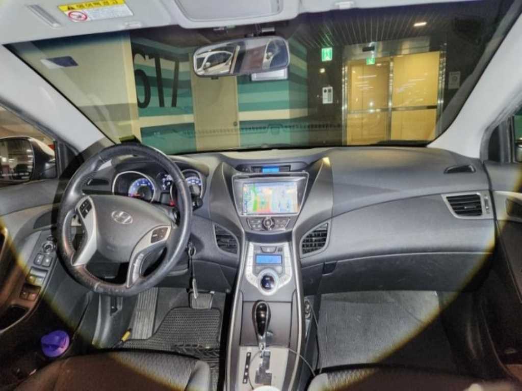 HYUNDAI Avante - Vista 6