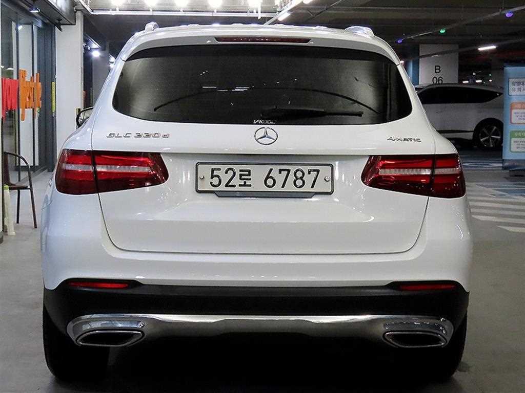 Mercedes Benz GLC Class - Vista 5