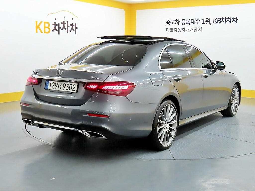 Mercedes Benz E class - Vista 4