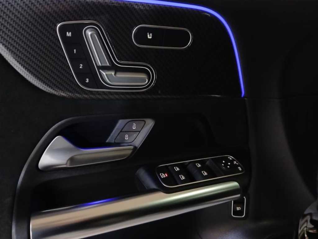 Mercedes Benz GLA Class - Vista 10