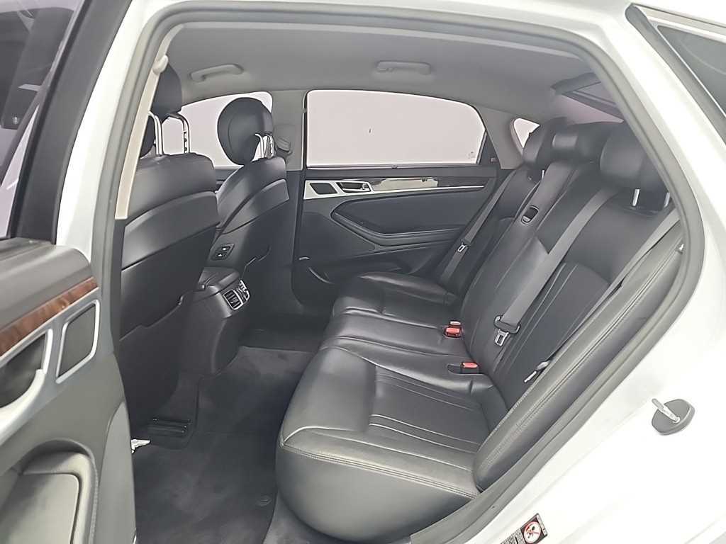 HYUNDAI Genesis - Vista 12