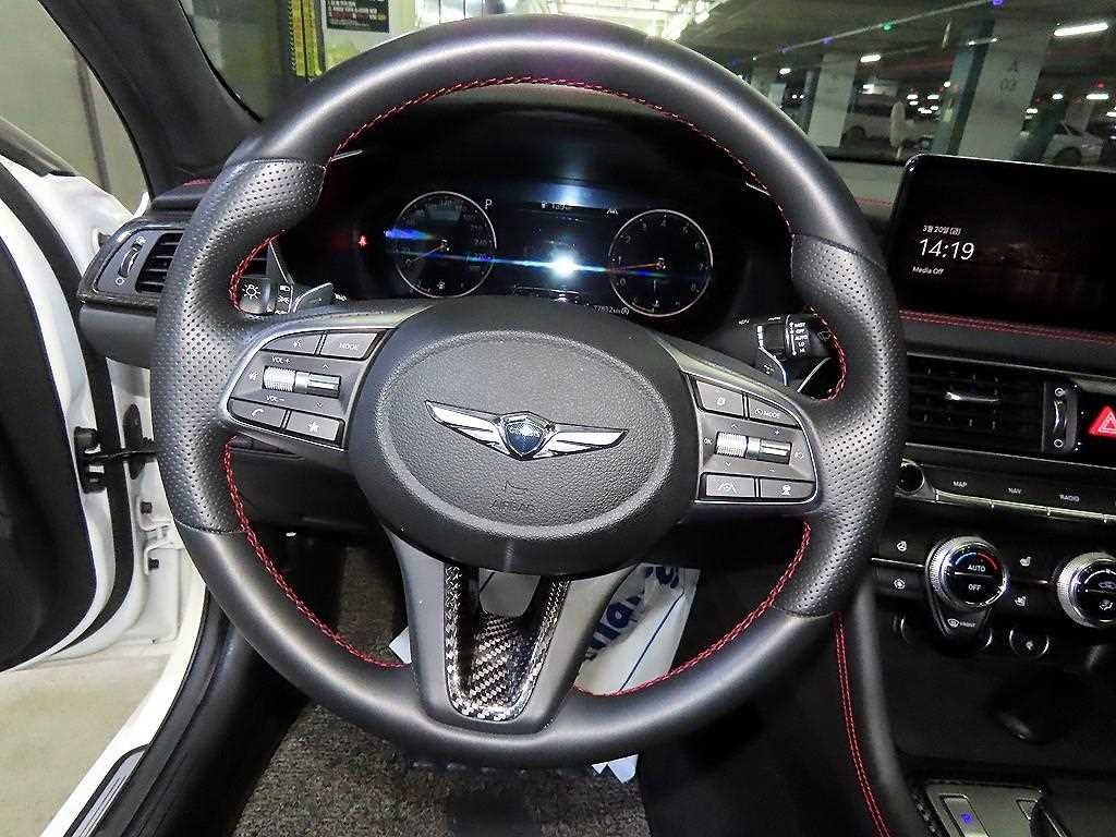 Genesis G70 - Vista 8