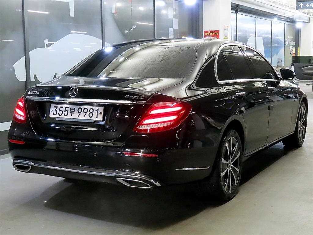 Mercedes Benz E class - Vista 4