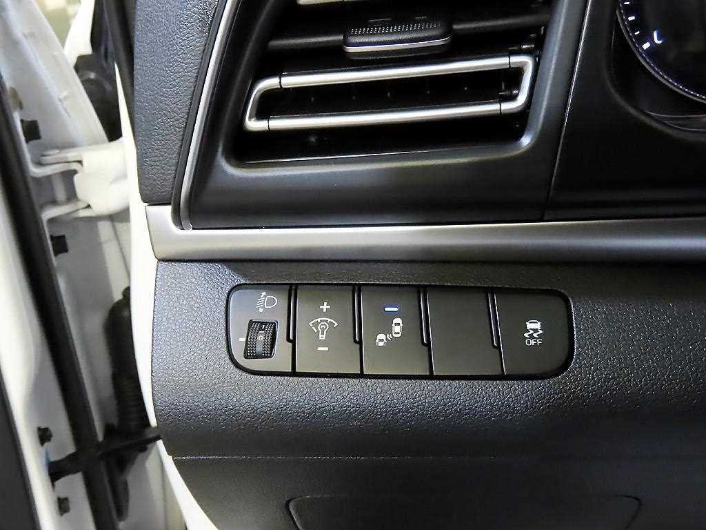 HYUNDAI Avante 2020 Blanco - Importación desde Corea - HF Imports Iquique - Foto 16