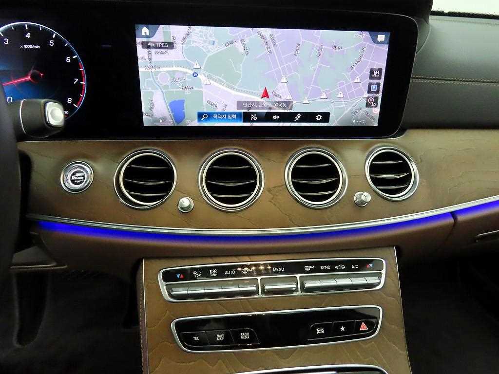 Mercedes Benz E class - Vista 9