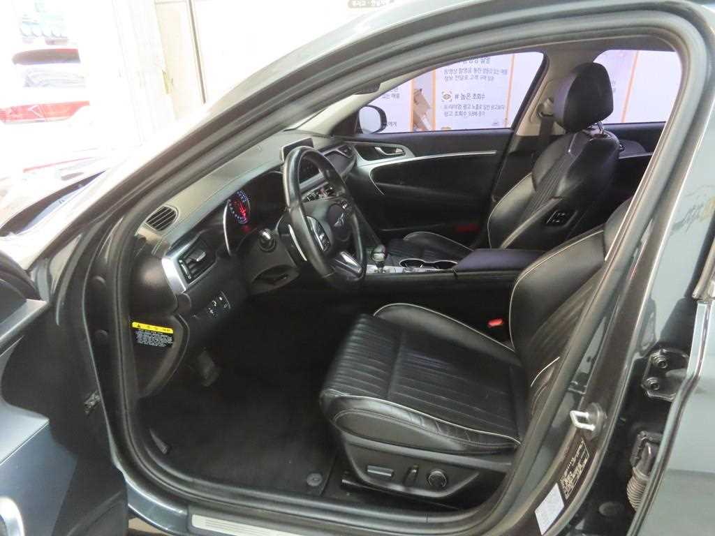 Genesis G70 - Vista 5