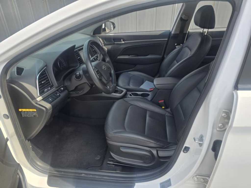 HYUNDAI Avante - Vista 12