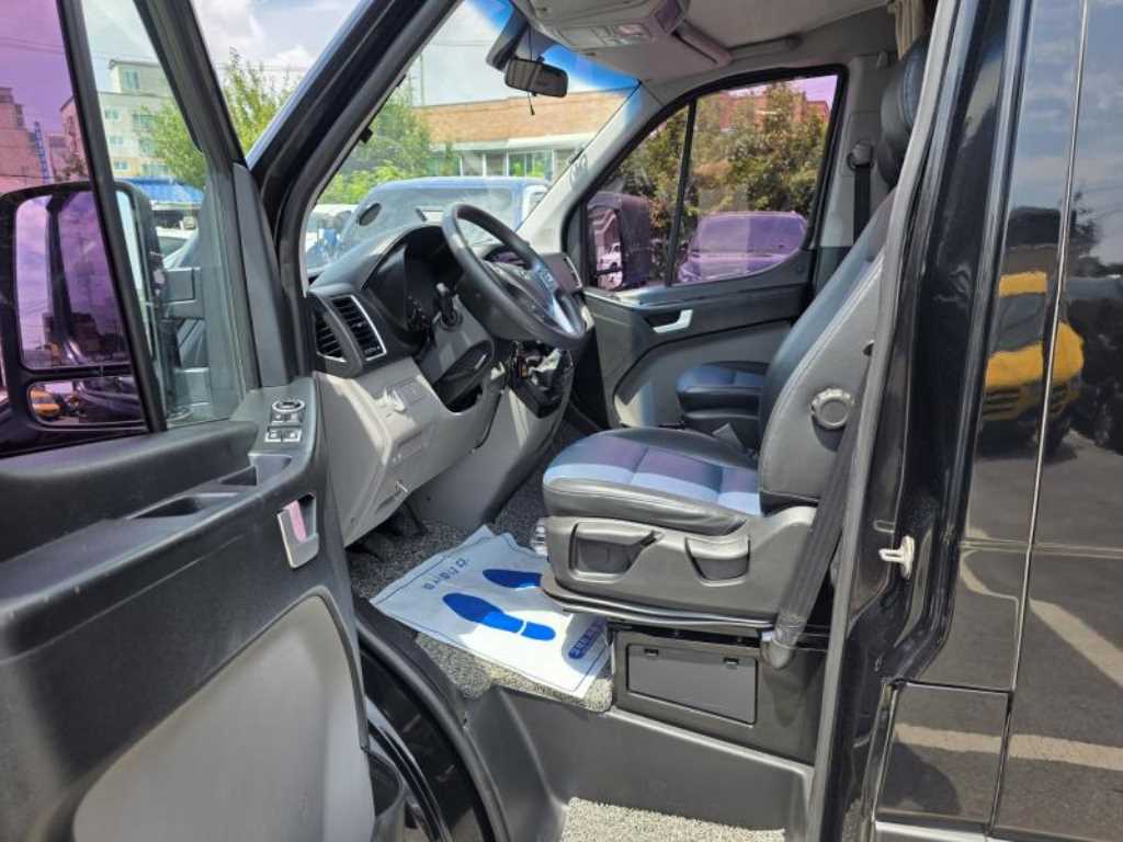 HYUNDAI Solati - Vista 5