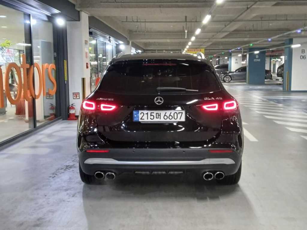 Mercedes Benz GLA Class - Vista 5