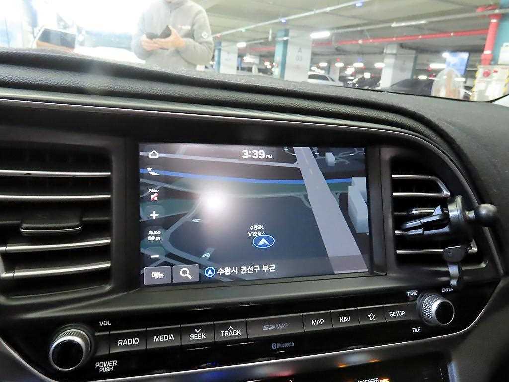 HYUNDAI Avante - Vista 12