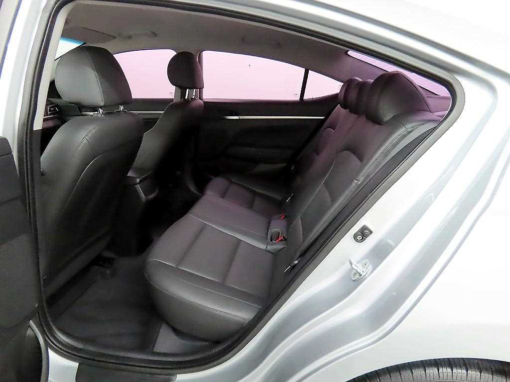 HYUNDAI Avante - Vista 6