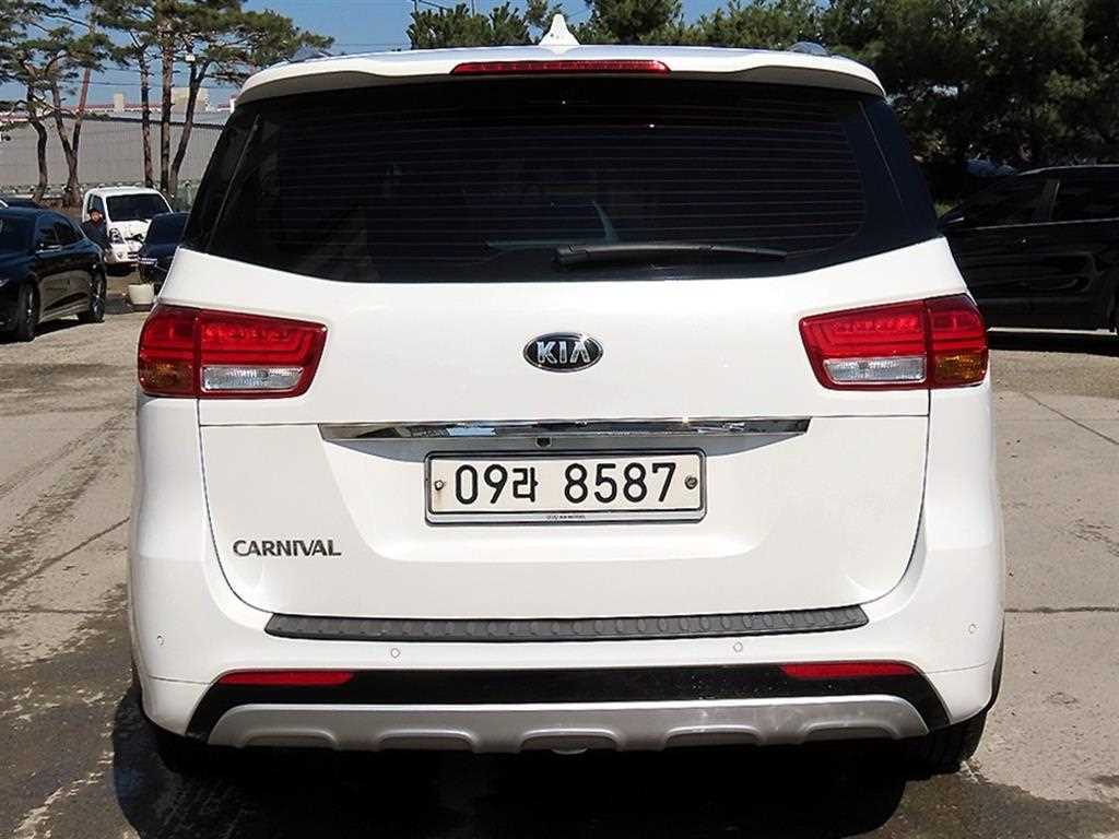 KIA Carnival - Vista 4