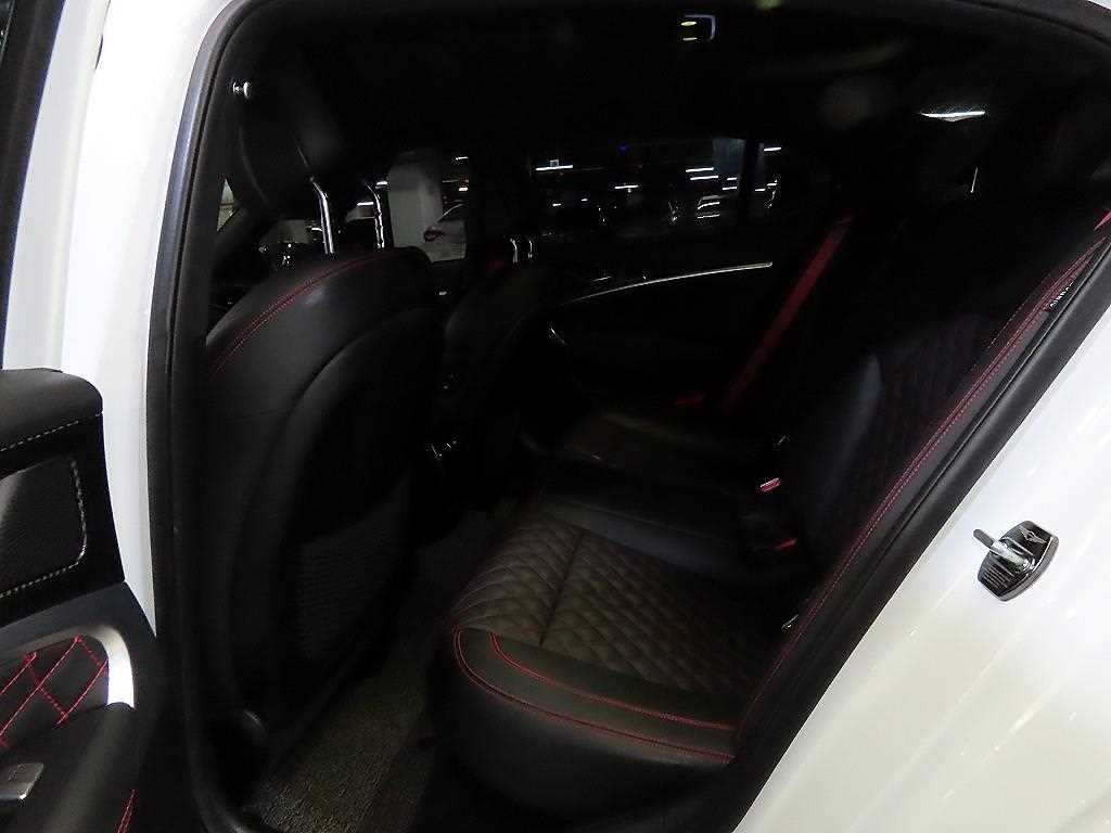 Genesis G70 - Vista 7