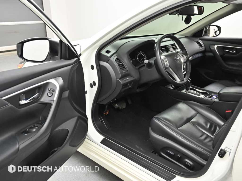 Nissan Altima - Vista 11