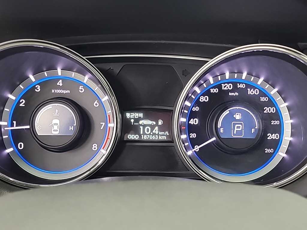 HYUNDAI Sonata - Vista 6