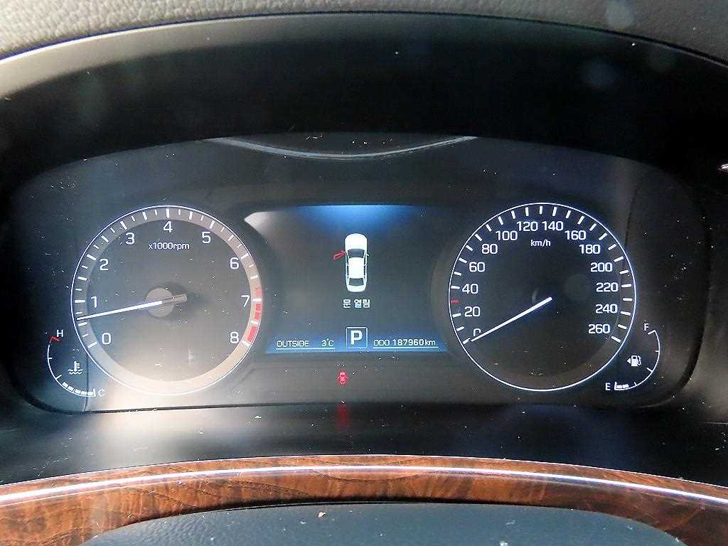 HYUNDAI Equus - Vista 9