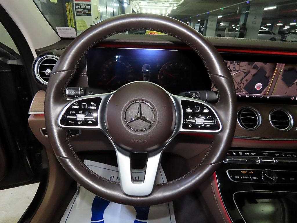 Mercedes Benz E class - Vista 8