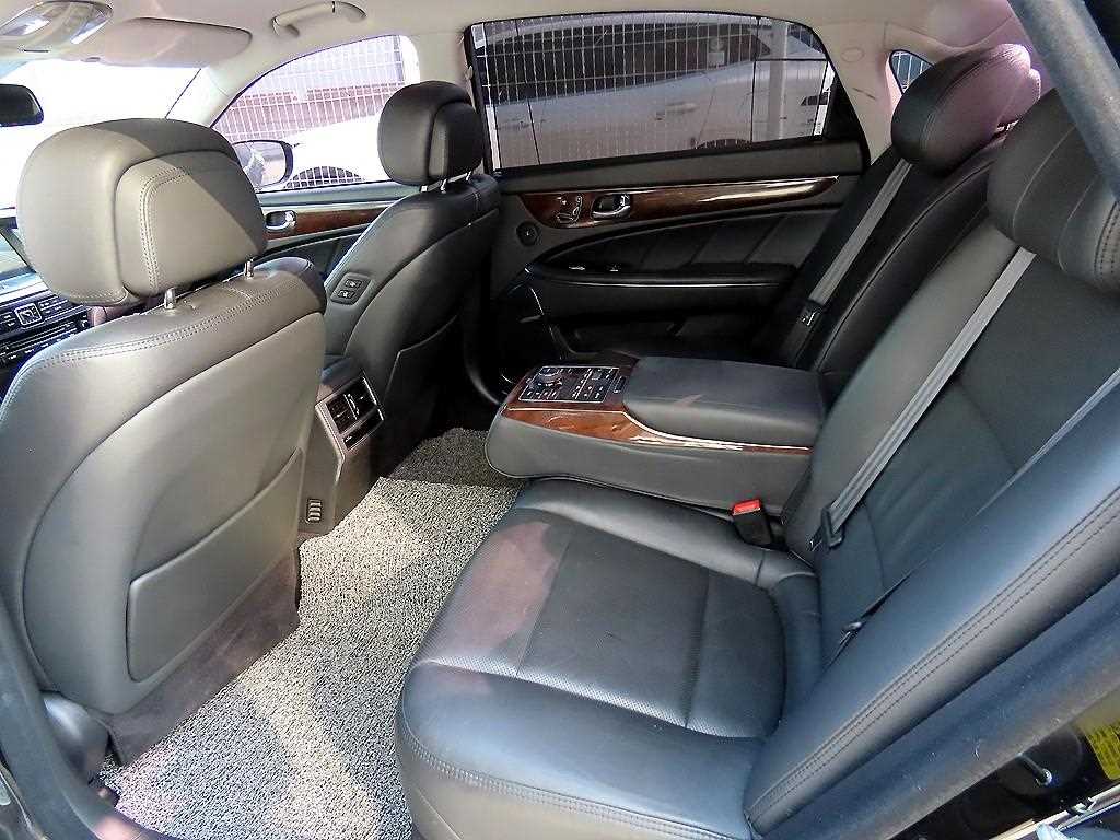 HYUNDAI Equus - Vista 6