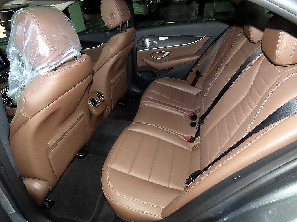 Mercedes Benz E class - Vista 7