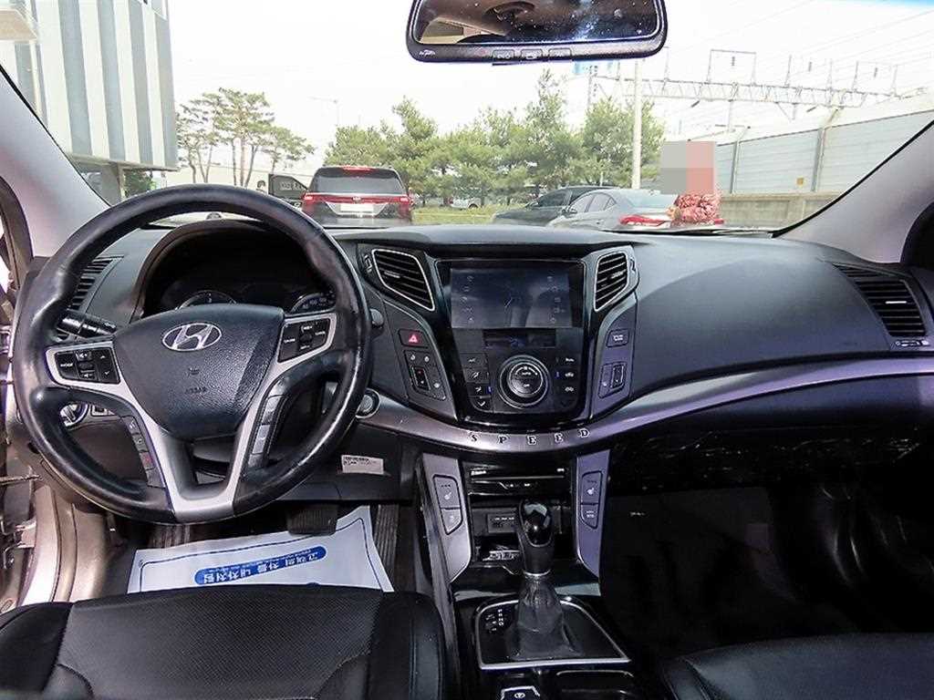 HYUNDAI i40 - Vista 7